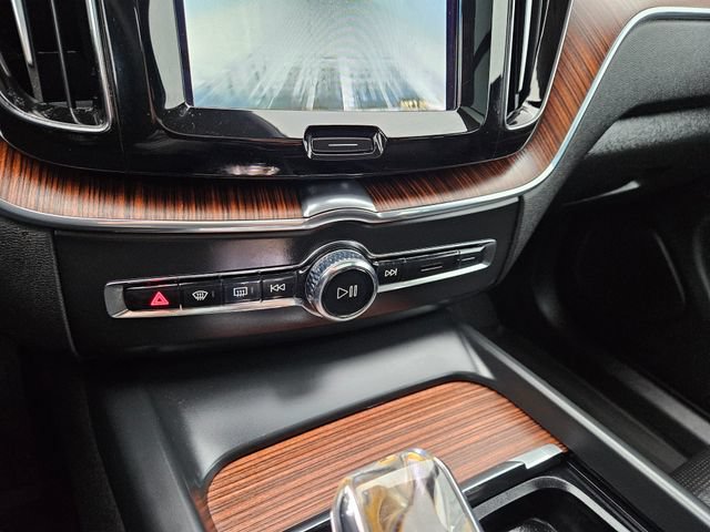 Certified 2023 Volvo XC60 B5 Ultimate w/ Protection Package Premier AWD/4WD image 24