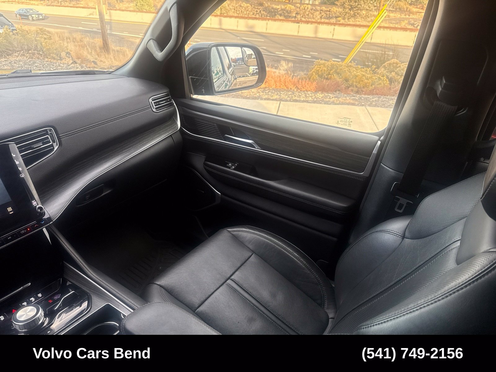 Used 2023 Jeep Wagoneer Series II w/ Convenience Group I AWD/4WD image 13