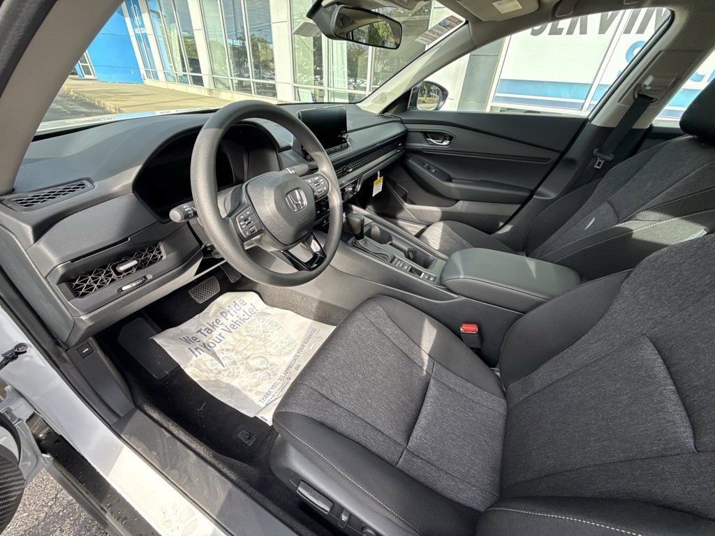 Used 2025 Honda Accord SE image 15
