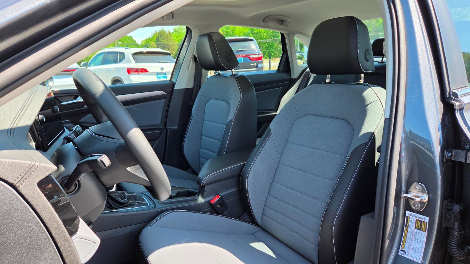 Used 2026 Volkswagen Jetta SE FWD image 20