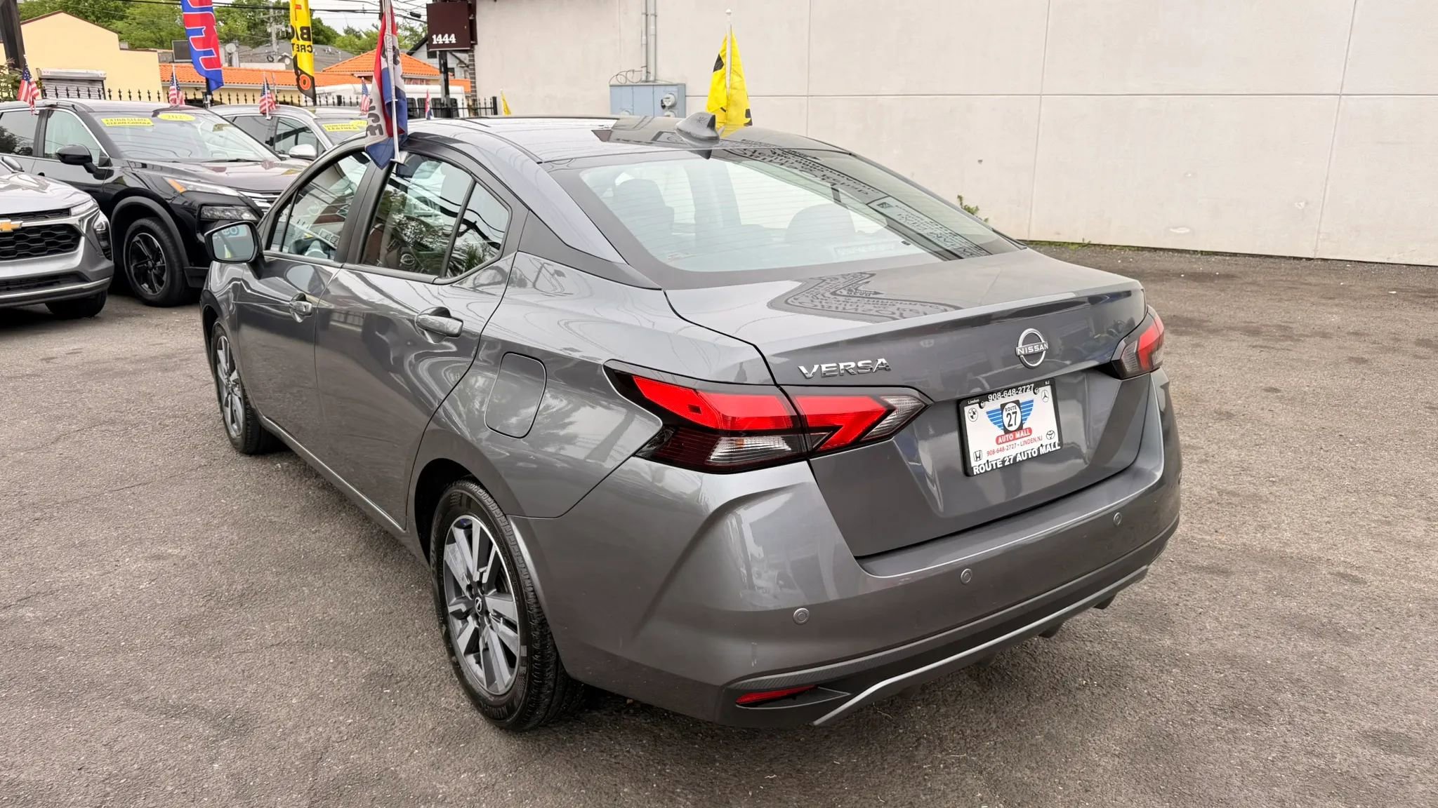 Used 2025 Nissan Versa SV FWD image 5