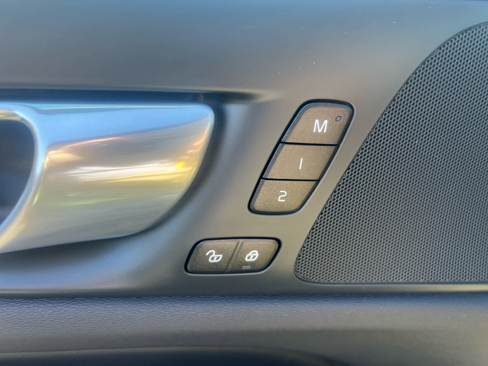 Used 2025 Volvo S60 B5 Plus image 14