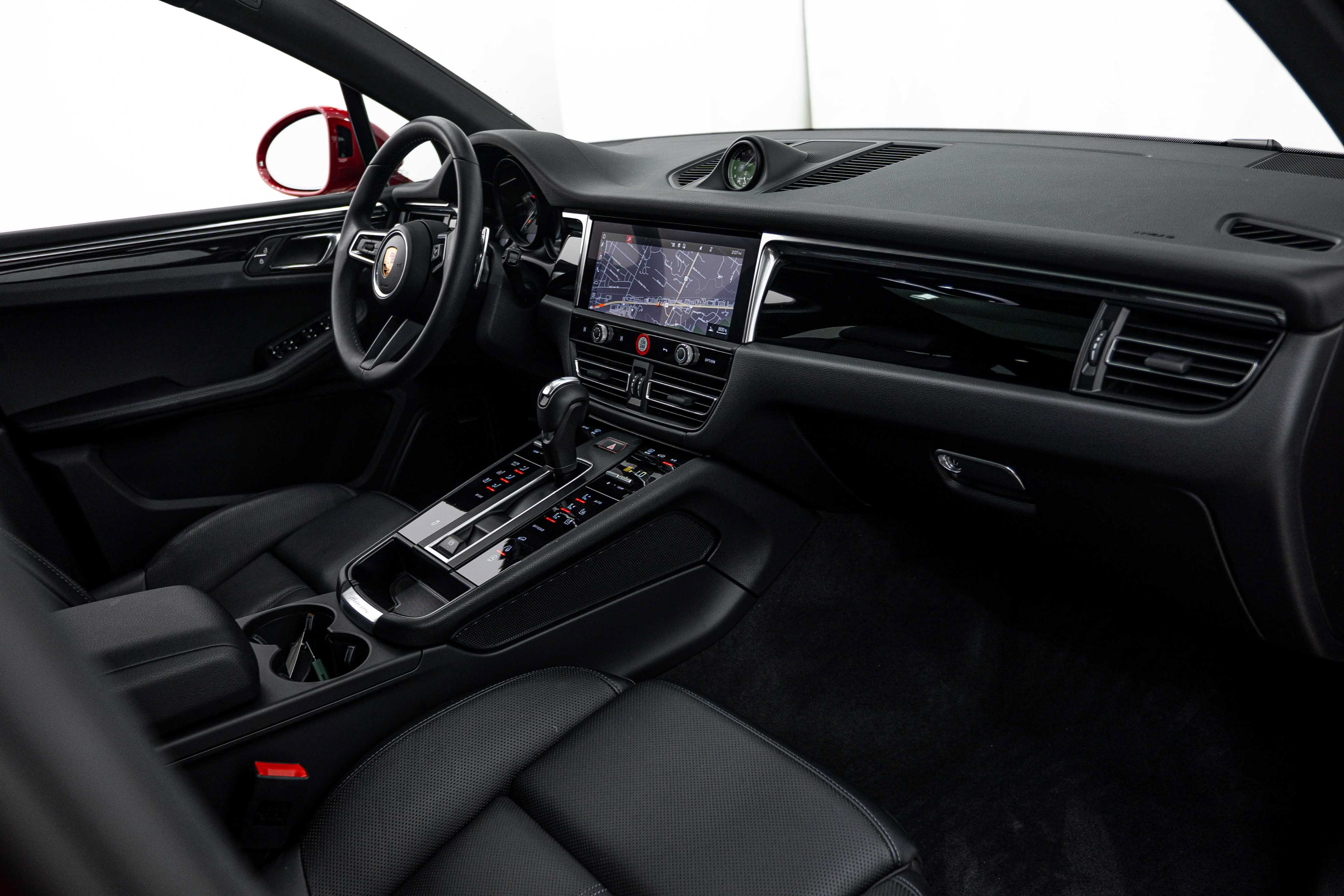 Certified 2026 Porsche Macan AWD/4WD image 14