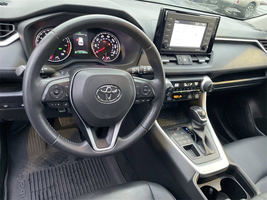 Used 2021 Toyota RAV4 XLE Premium image 11