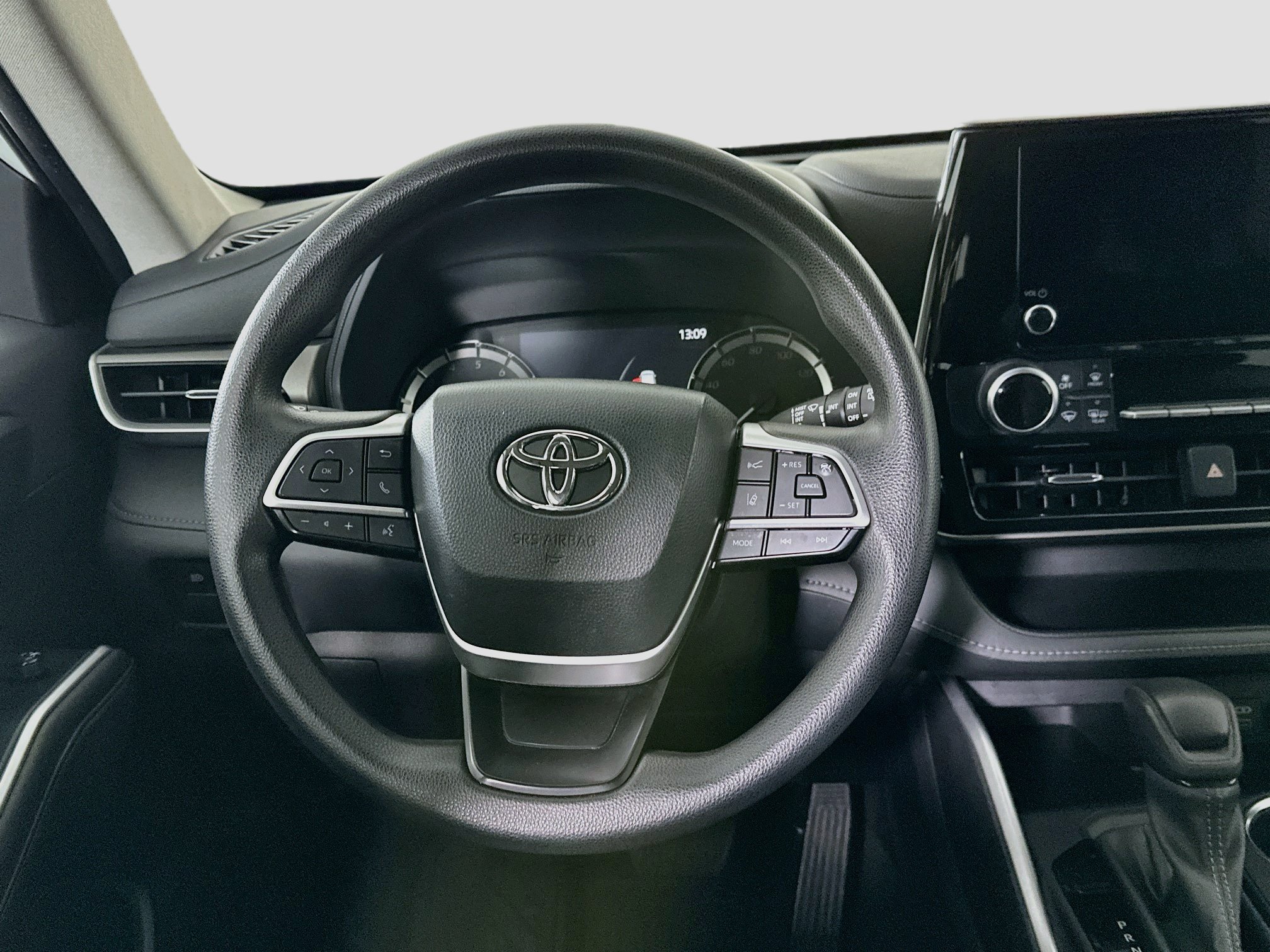 Used 2023 Toyota Highlander L FWD image 17