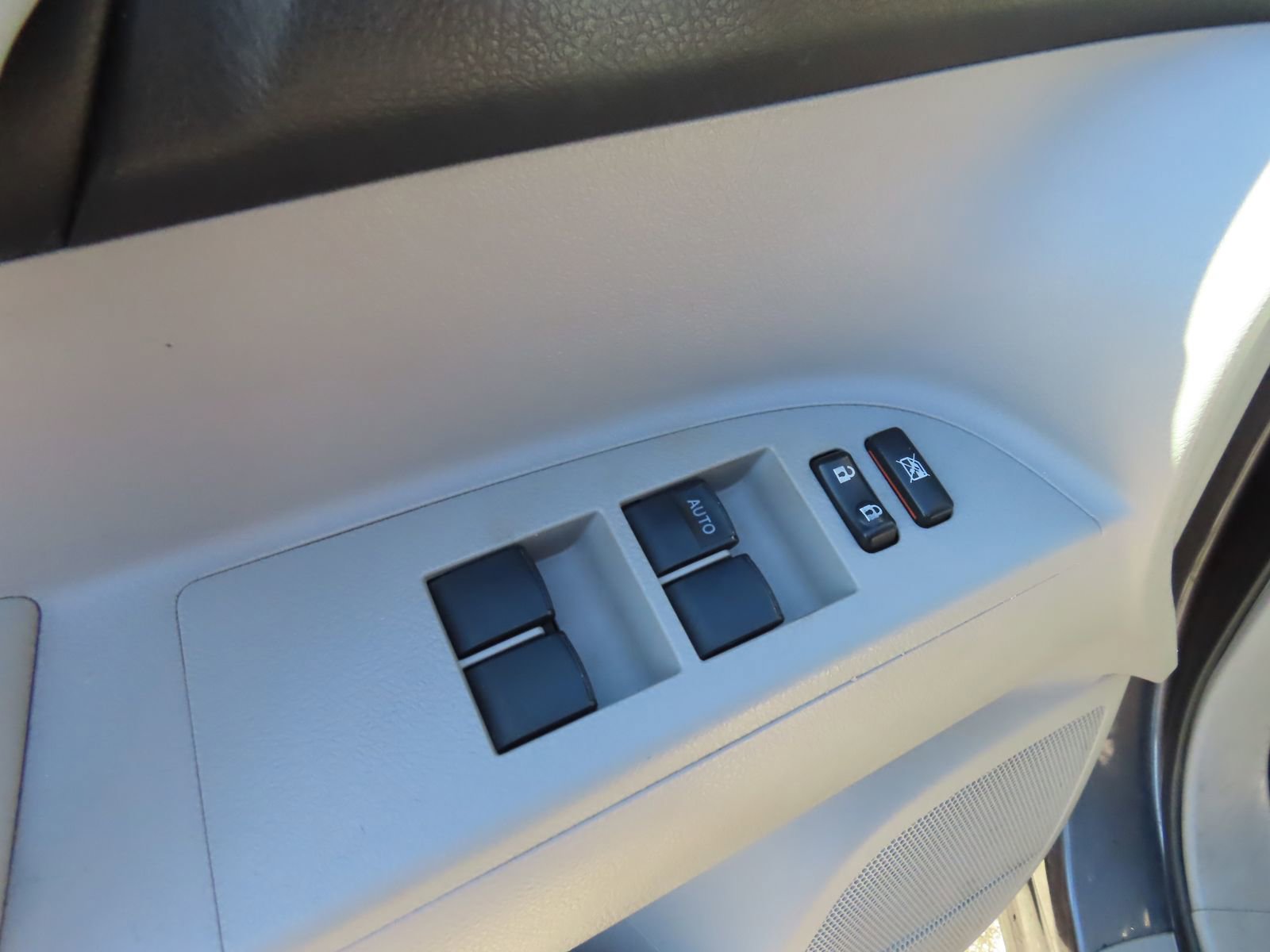 Used 2013 Toyota Highlander SE image 11