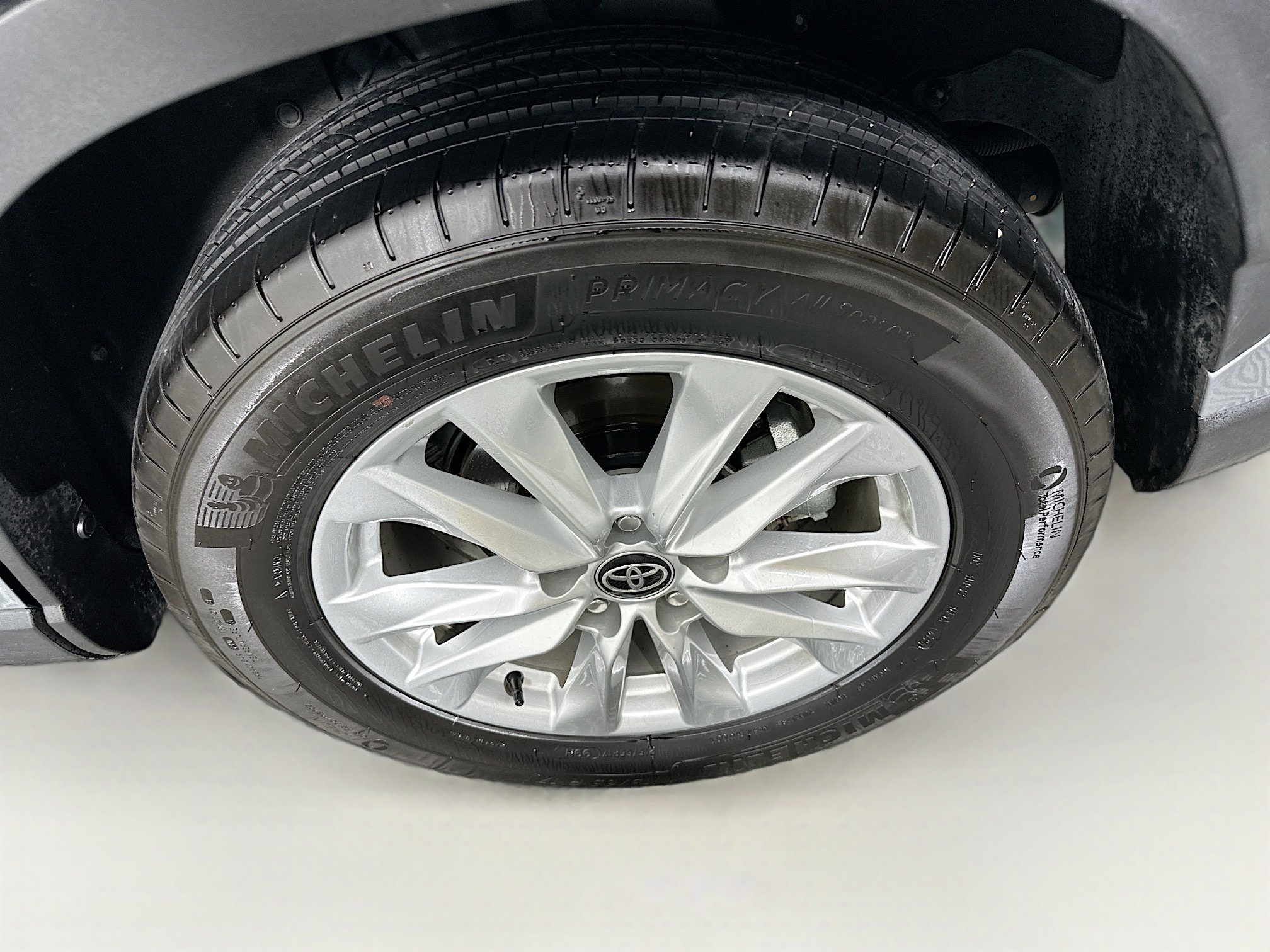 Used 2025 Toyota Corolla Cross LE image 11