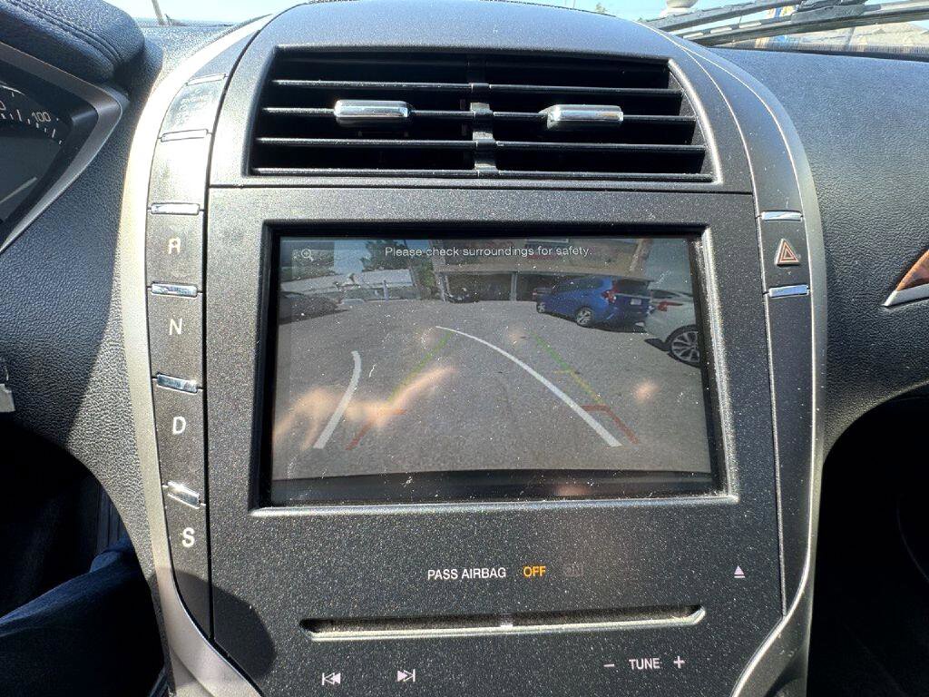 Used 2015 Lincoln MKZ image 17