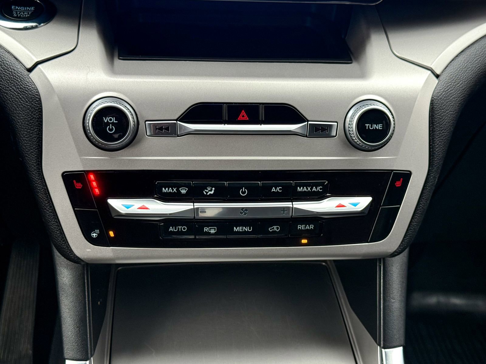 Certified 2022 Ford Explorer XLT w/ Equipment Group 202A image 29