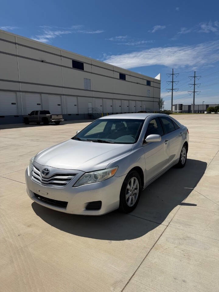 Used 2010 Toyota Camry LE image 2