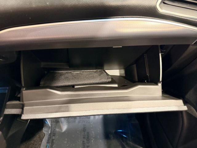 Used 2018 Ford Edge Titanium w/ Technology Package image 28