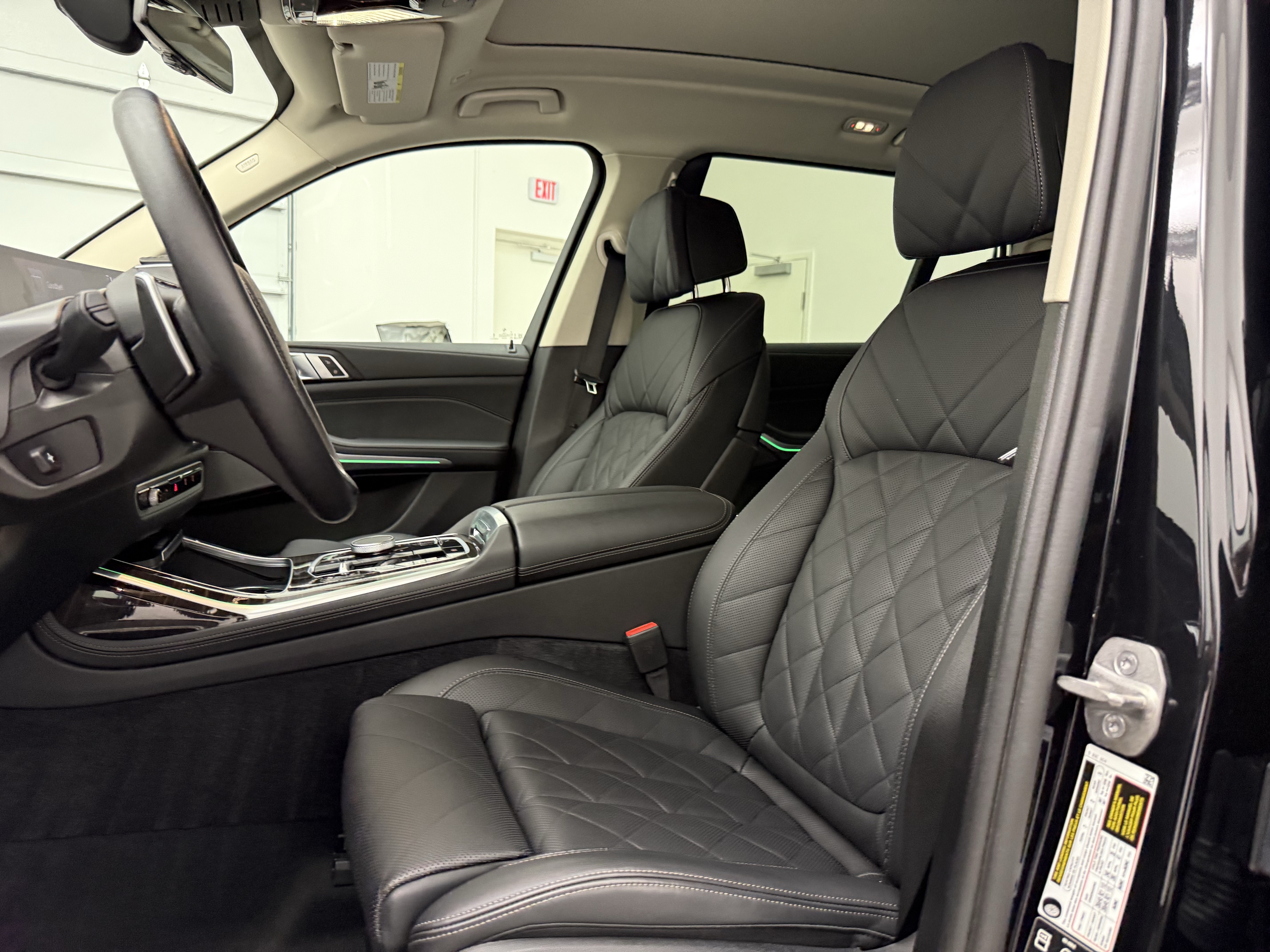 Used 2025 BMW X7 xDrive40i w/ Premium Package AWD/4WD image 12
