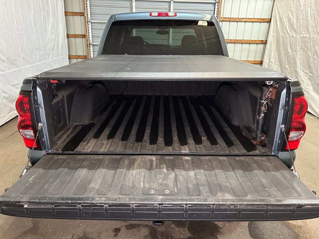 Used 2006 Chevrolet Silverado 1500 LS w/ Chrome Exterior Package AWD/4WD image 11