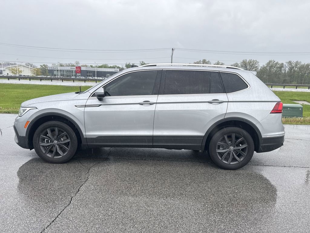 Used 2022 Volkswagen Tiguan SE w/ Panoramic Sunroof Package AWD/4WD image 5