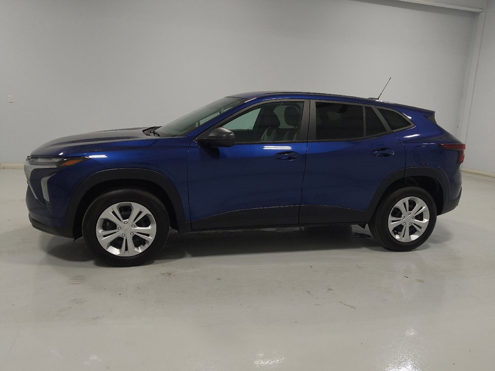 Used 2024 Chevrolet Trax LS FWD image 2