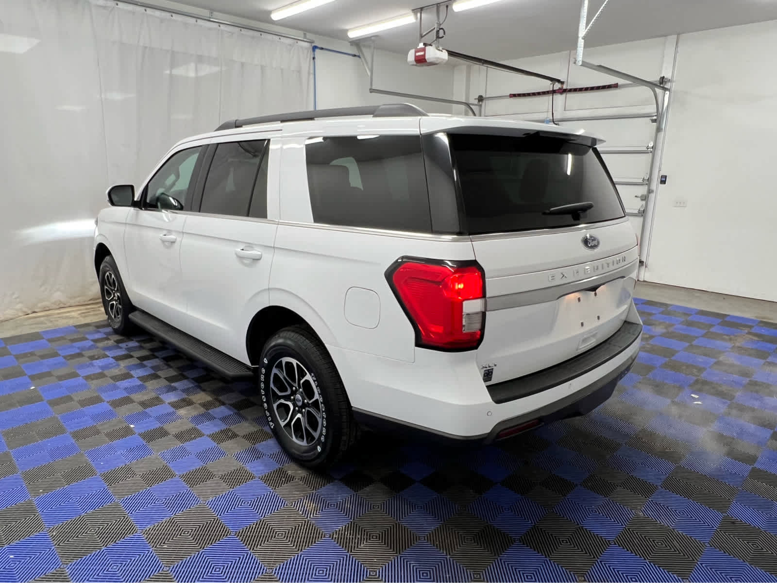 Used 2022 Ford Expedition XLT image 4
