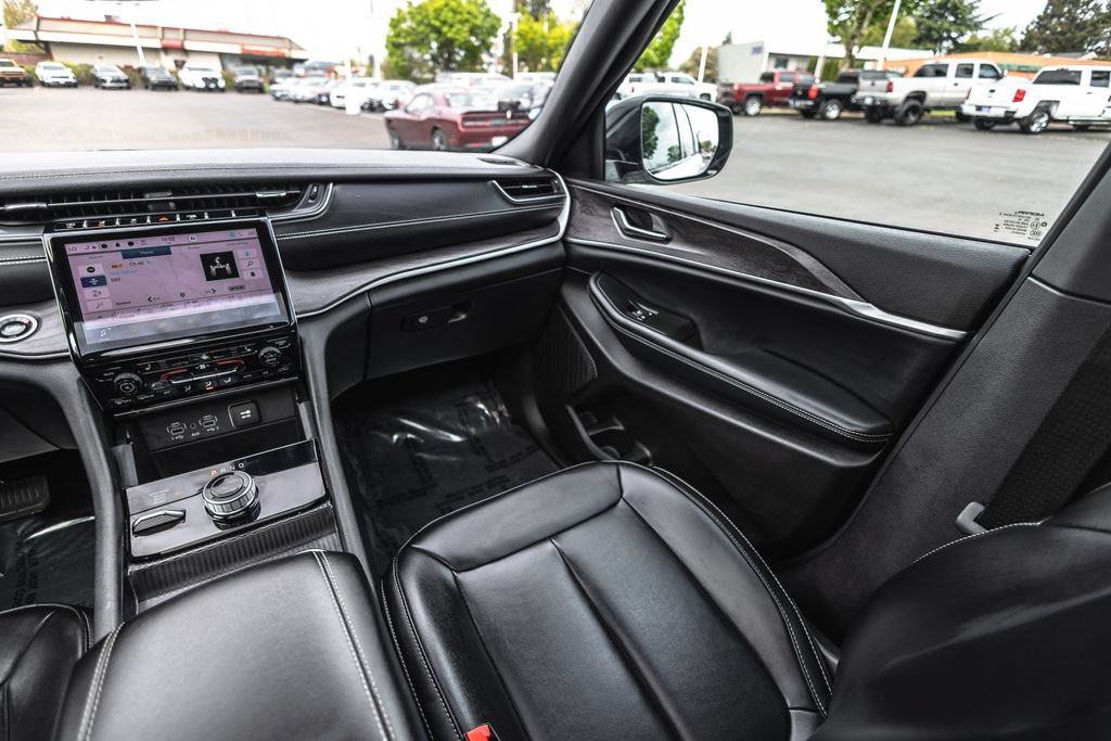 Used 2024 Jeep Grand Cherokee Limited AWD/4WD image 27