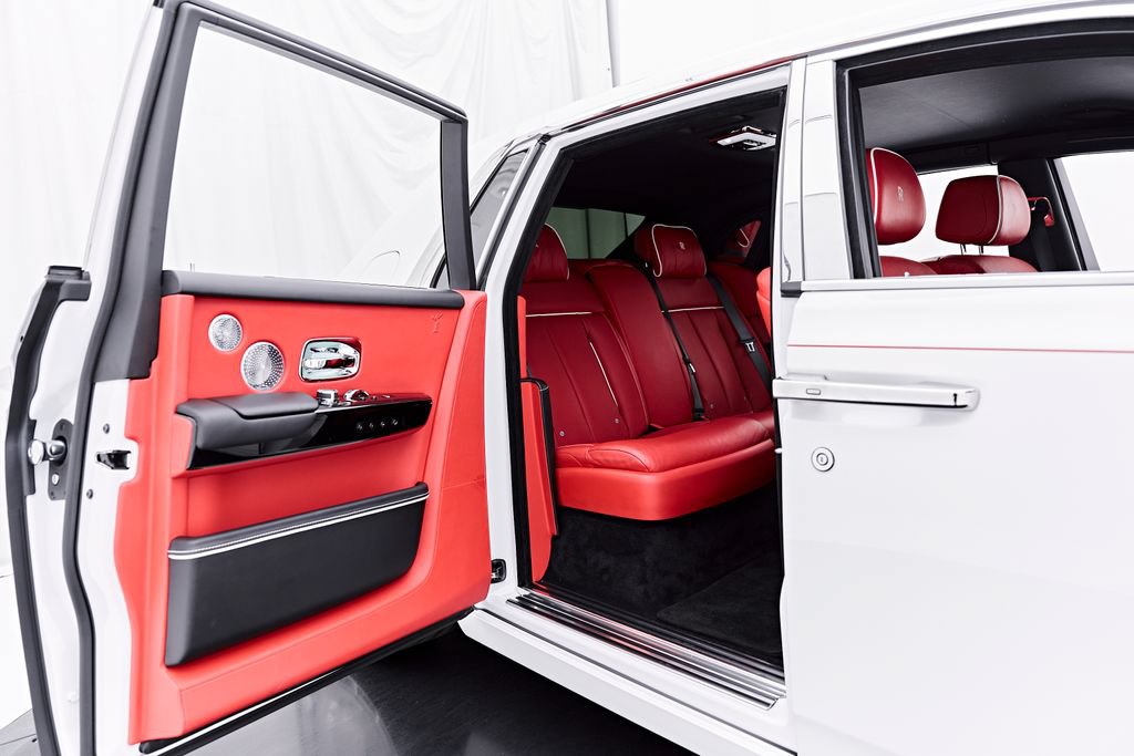 Used 2021 Rolls-Royce Phantom Sedan RWD image 39