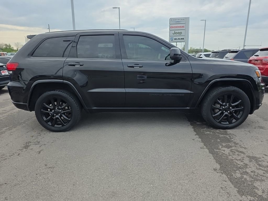 Used 2020 Jeep Grand Cherokee Altitude AWD/4WD image 4