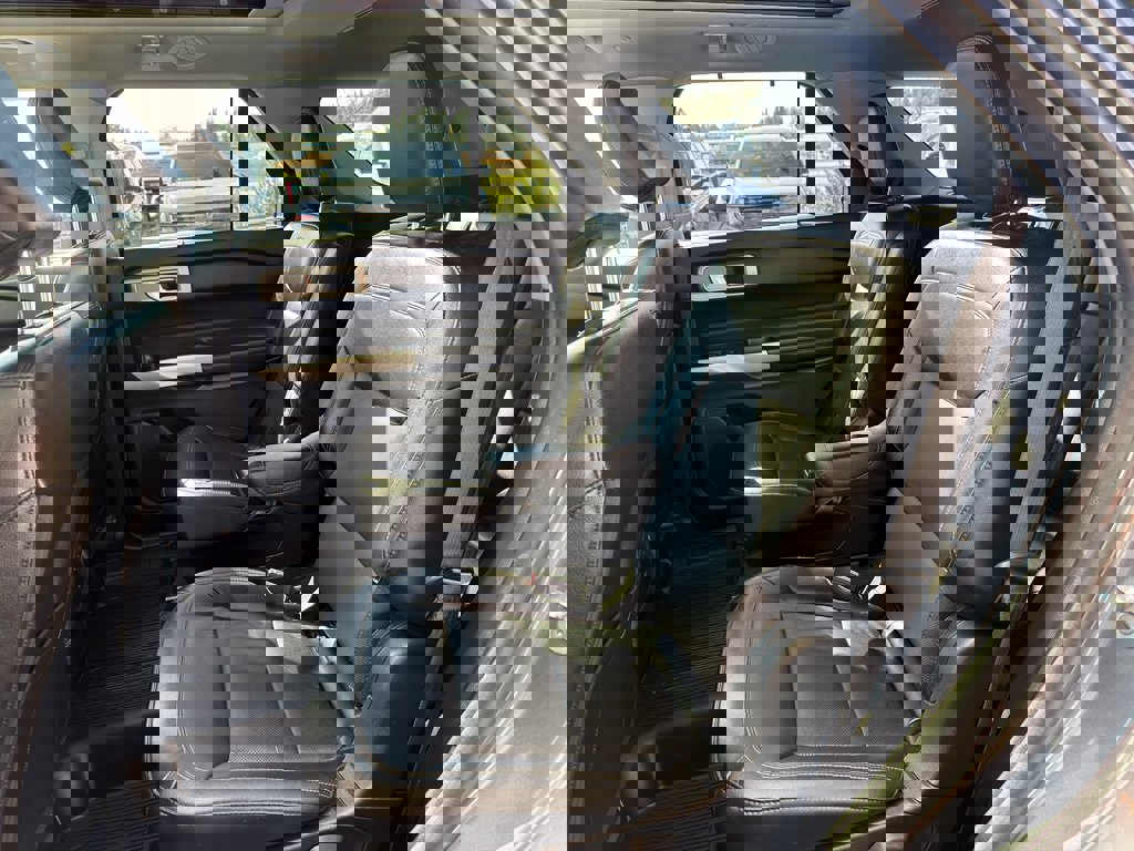 Used 2021 Ford Explorer Limited w/ Hybrid Equipment Group 310A image 36