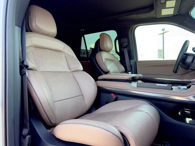 Used 2025 Lincoln Navigator L Black Label AWD/4WD image 14