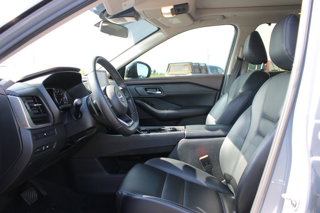 Used 2023 Nissan Rogue SV w/ SV Premium B Package AWD/4WD image 17