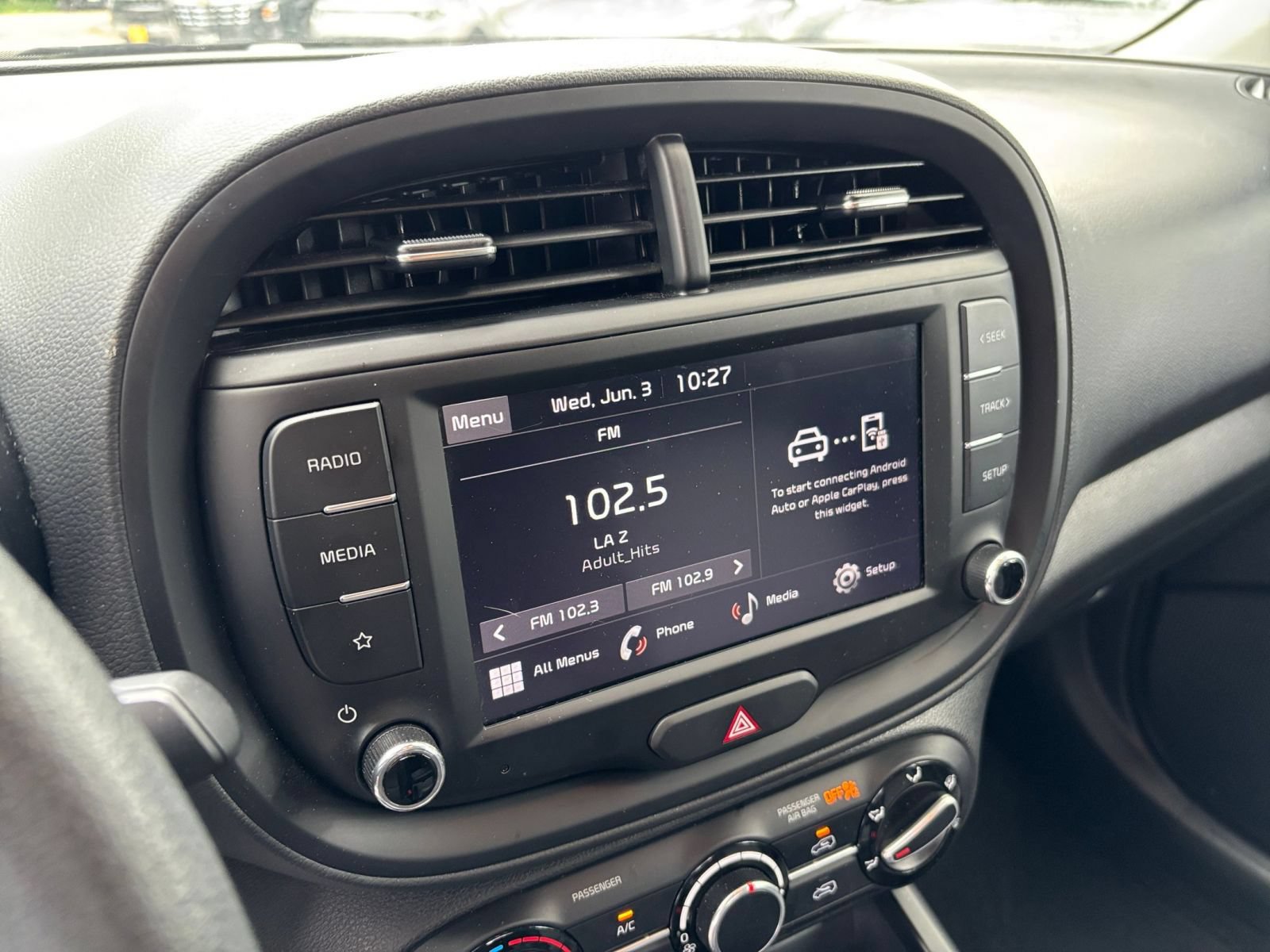 Used 2025 Kia Soul LX w/ LX Technology Package FWD image 19