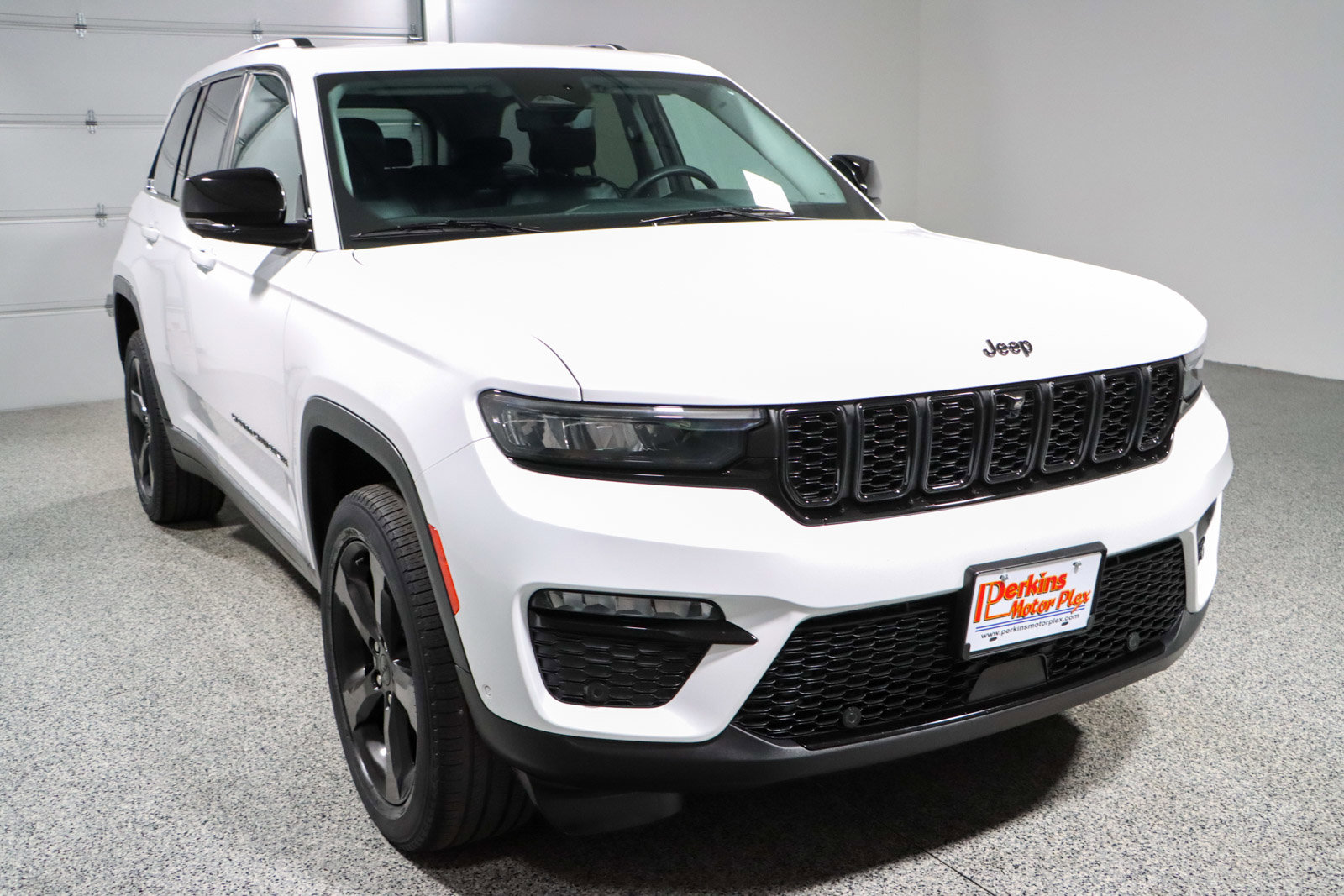 Used 2023 Jeep Grand Cherokee Limited w/ Luxury Tech Group II image 5