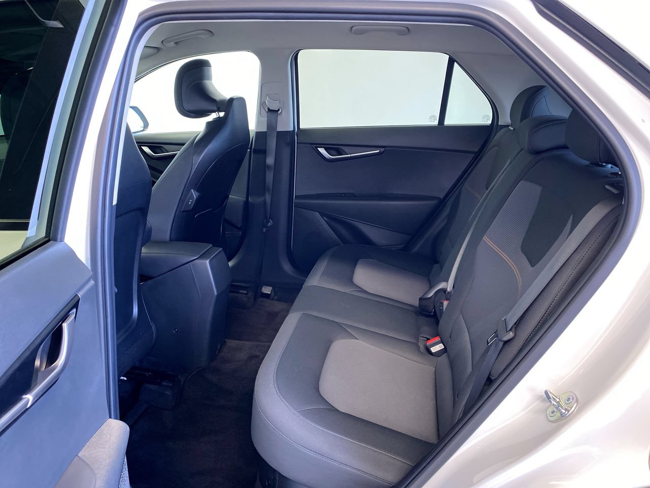 Certified 2025 Kia Niro LX FWD image 32