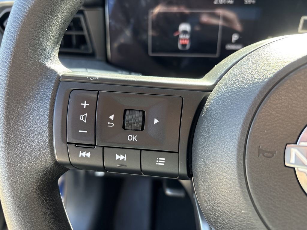 Used 2025 Nissan Kicks SV w/ Illumination Package image 12