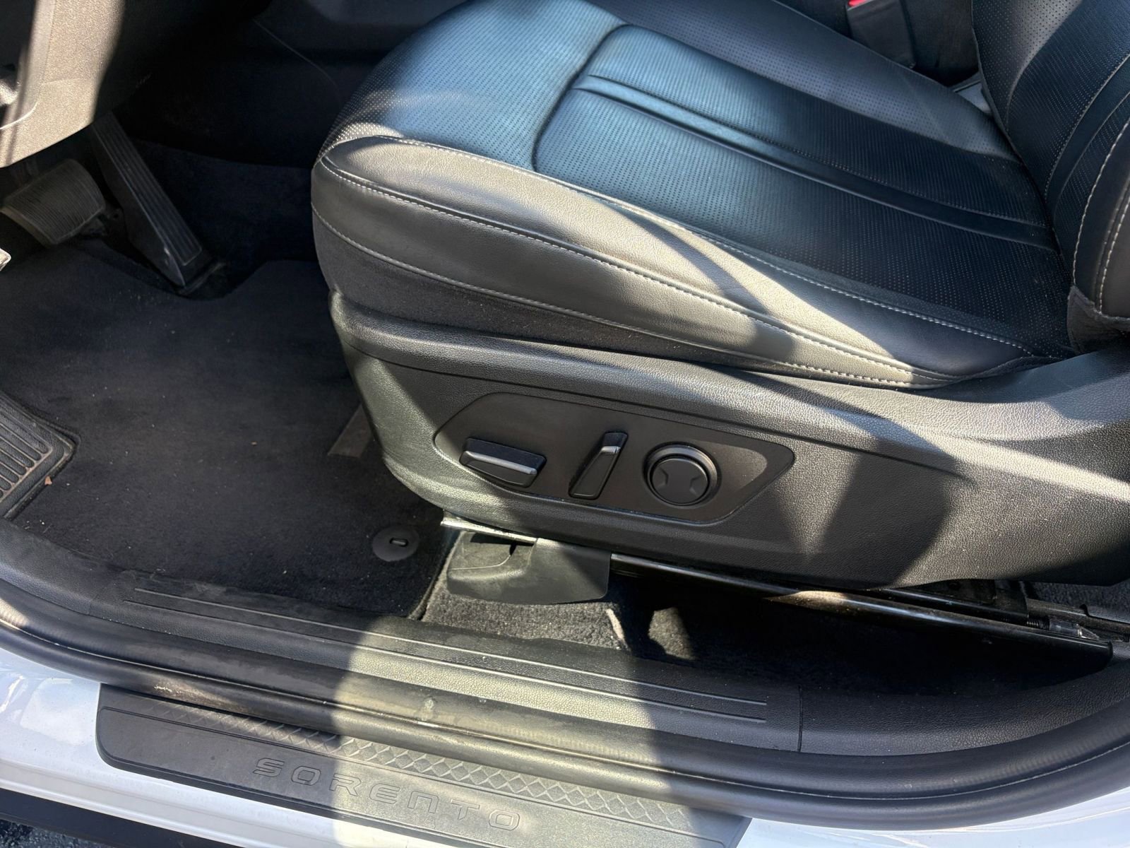 Used 2024 Kia Sorento S image 27