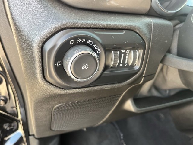 Used 2019 Jeep Wrangler Unlimited Sahara image 25