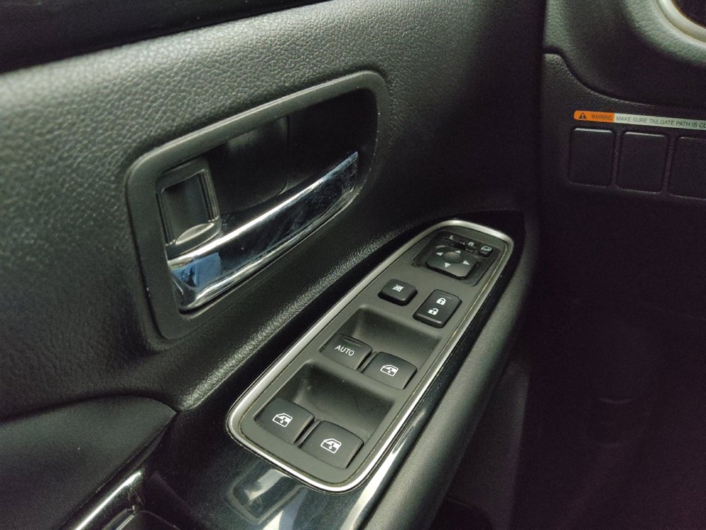 Used 2018 Mitsubishi Outlander SEL image 27