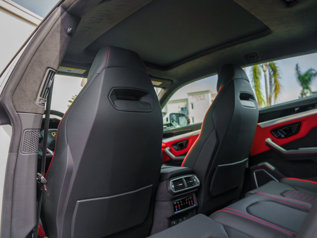 Used 2025 Lamborghini Urus SE AWD/4WD image 19