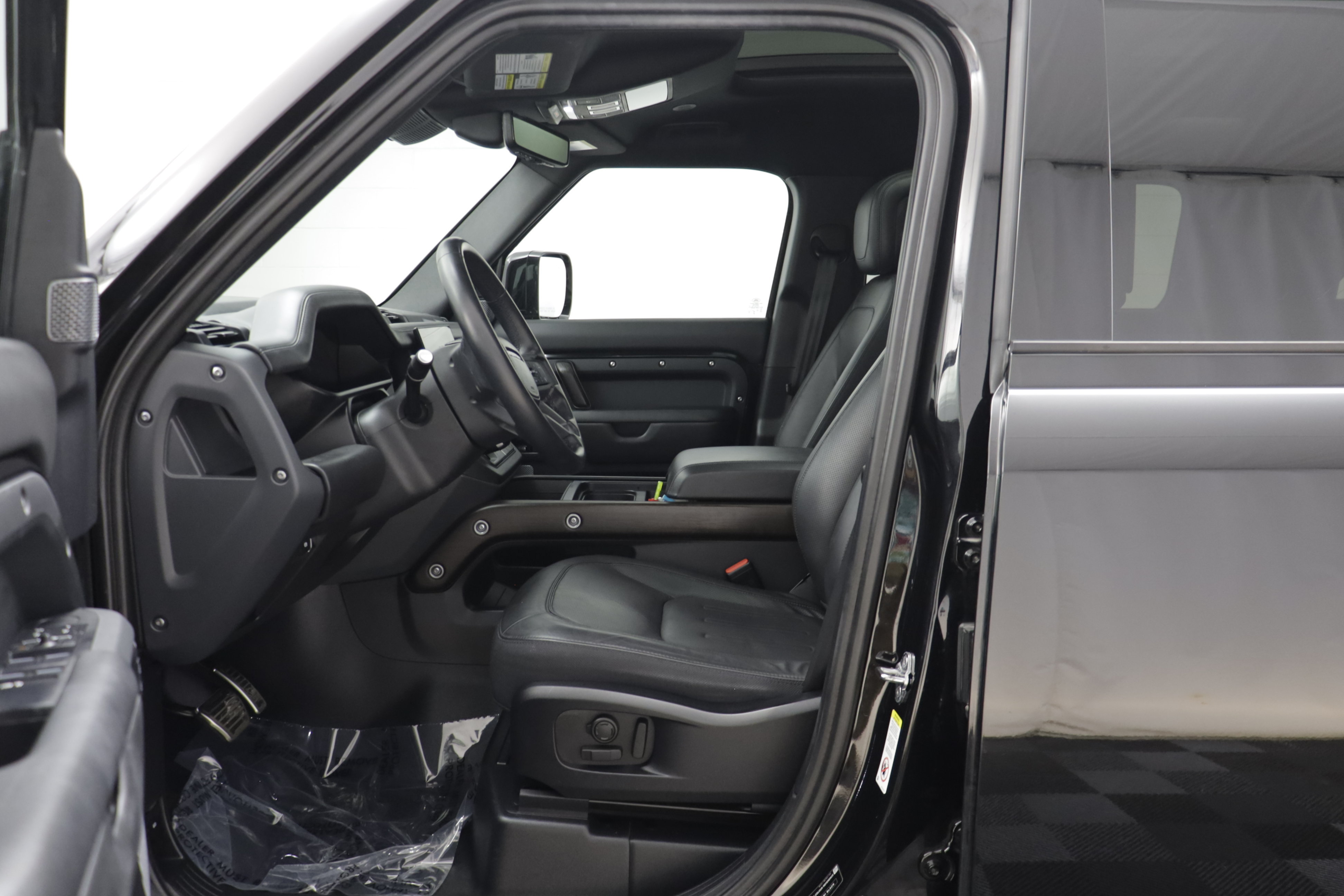 Used 2024 Land Rover Defender 110 X AWD/4WD image 5