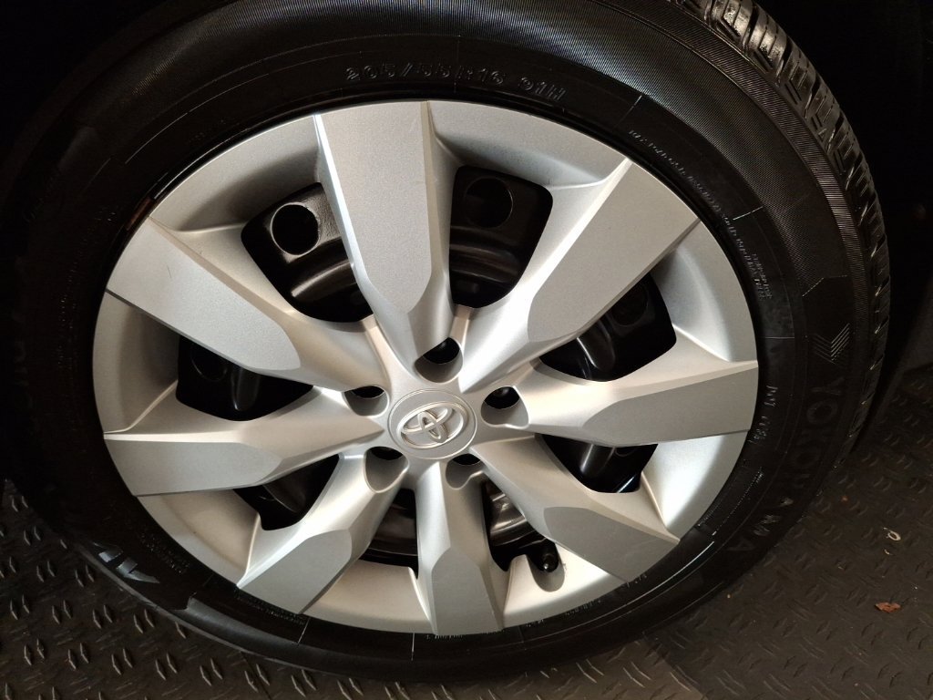 Used 2014 Toyota Corolla LE FWD image 4
