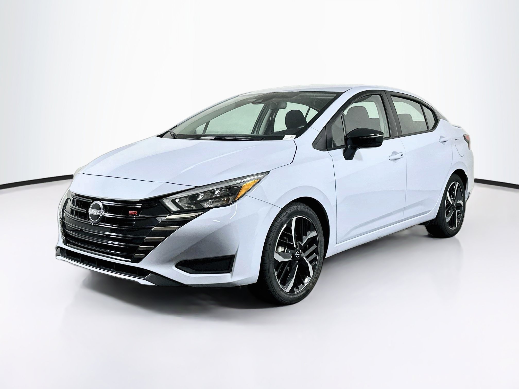 Used 2025 Nissan Versa SR FWD image 3