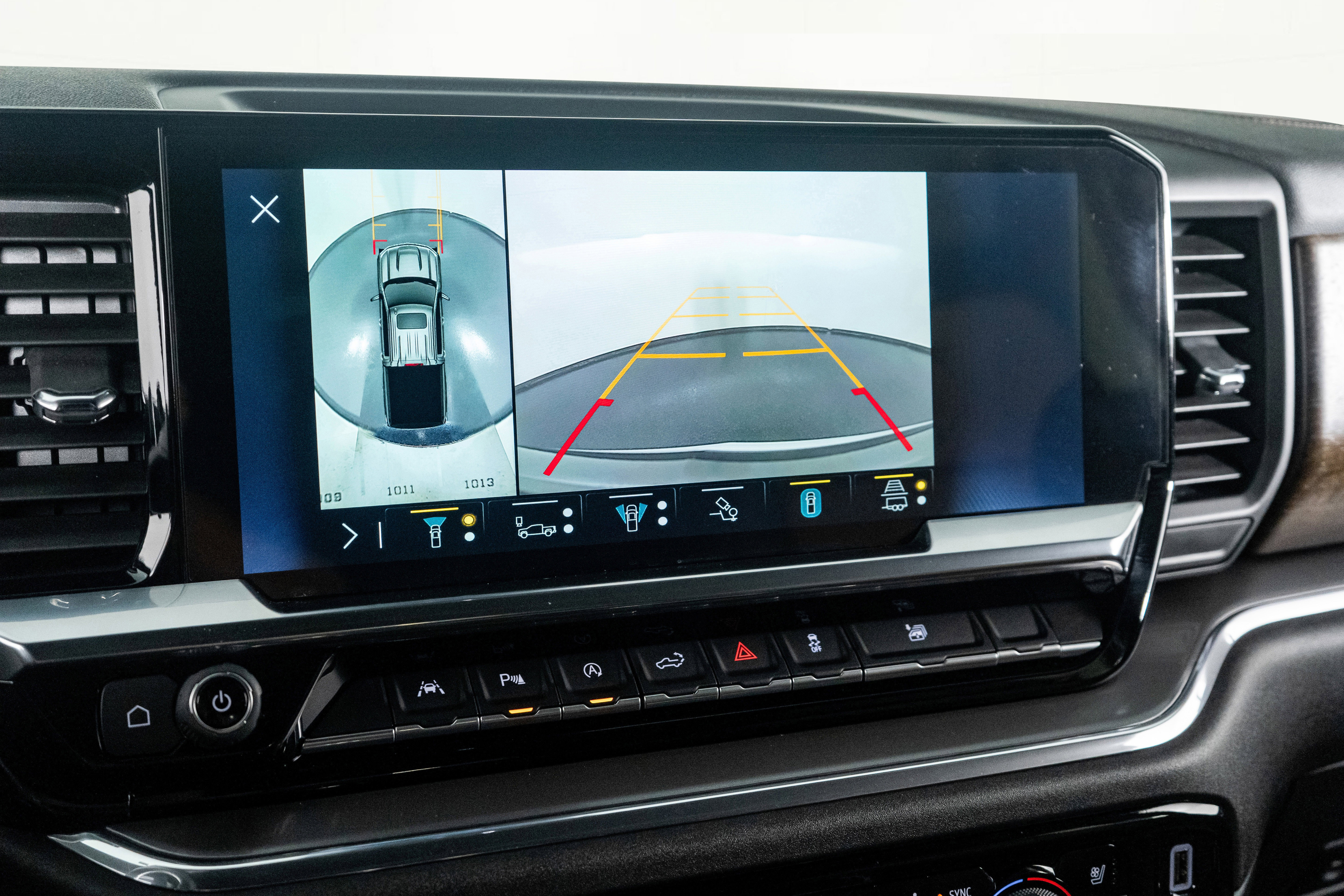 Used 2023 Chevrolet Silverado 1500 High Country w/ Technology Package image 36