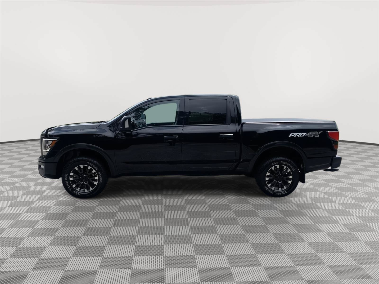 Used 2021 Nissan Titan PRO-4X w/ Pro-4x Convenience Package AWD/4WD image 2