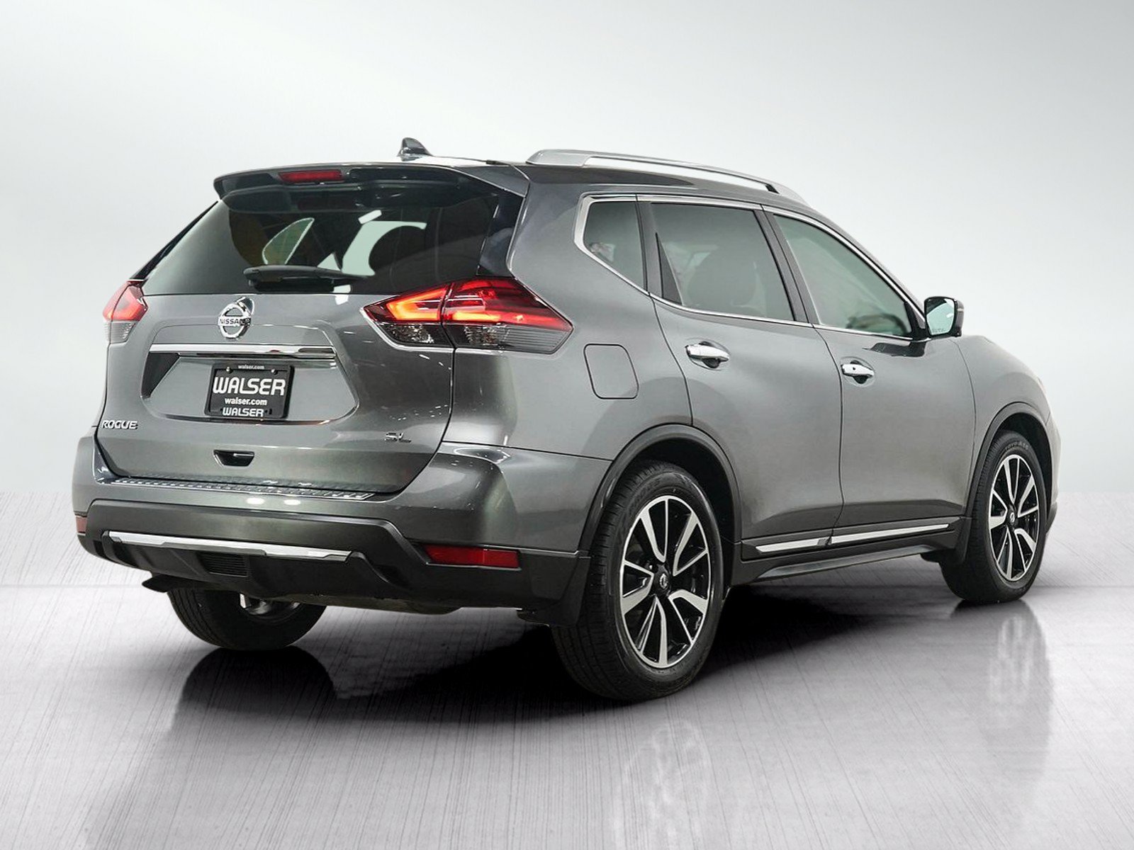 Used 2017 Nissan Rogue SL w/ SL Premium Package FWD image 5