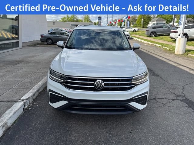 Certified 2023 Volkswagen Tiguan SE w/ Panoramic Sunroof Package AWD/4WD image 4