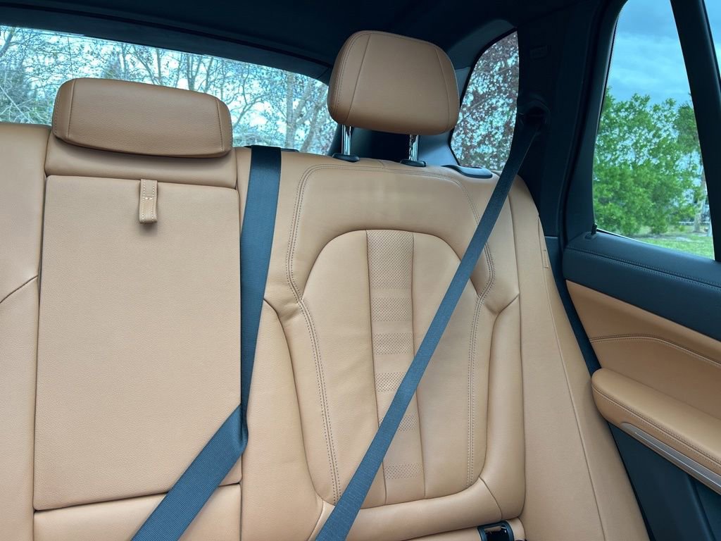 Used 2022 BMW X5 xDrive40i w/ Premium Package image 14