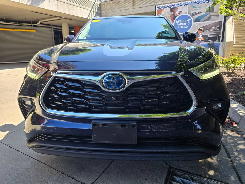 Used 2021 Toyota Highlander Limited AWD/4WD image 2