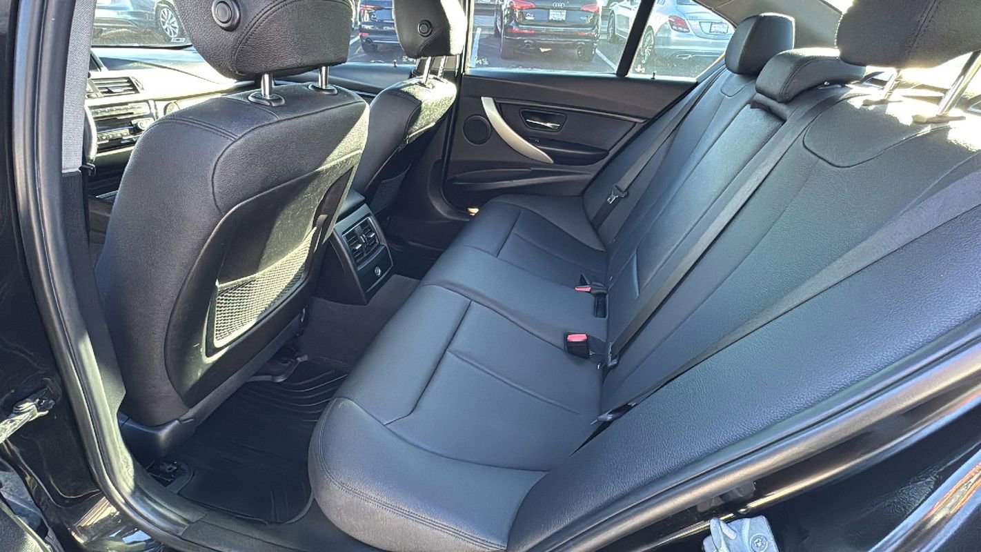 Used 2018 BMW 320i xDrive Sedan image 13