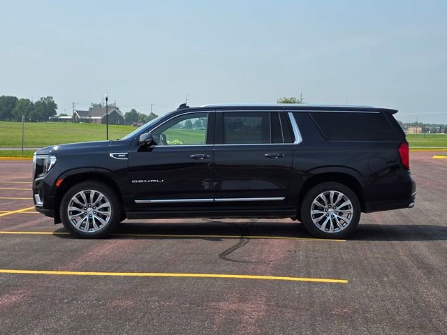 Used 2022 GMC Yukon XL Denali w/ Denali Premium Package image 34