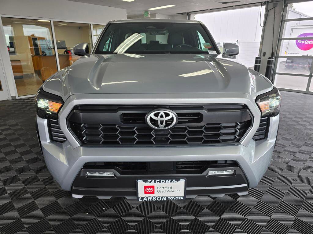 Certified 2024 Toyota Tacoma TRD Off-Road AWD/4WD image 8