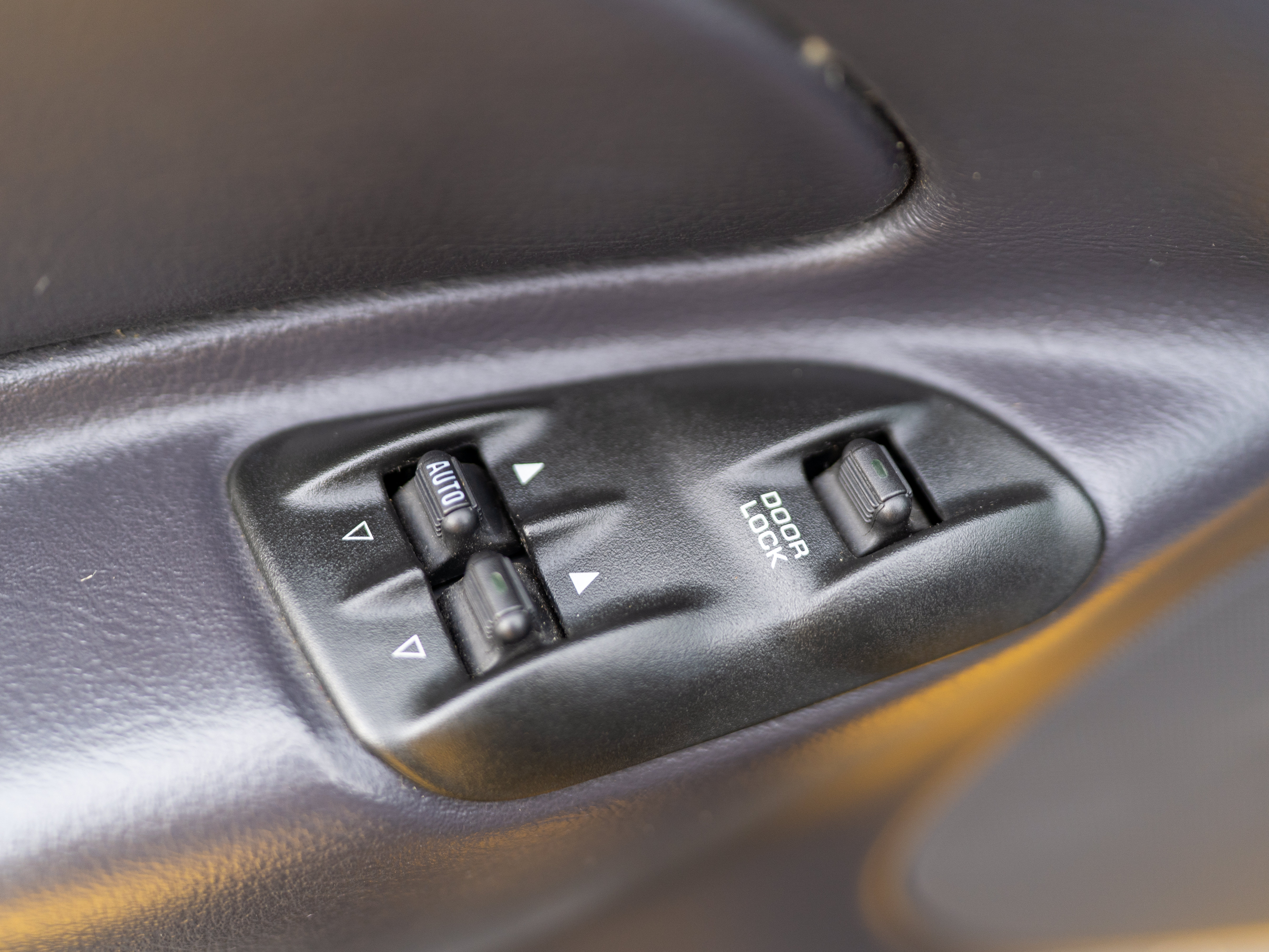 Used 2002 Chrysler Prowler RWD image 12