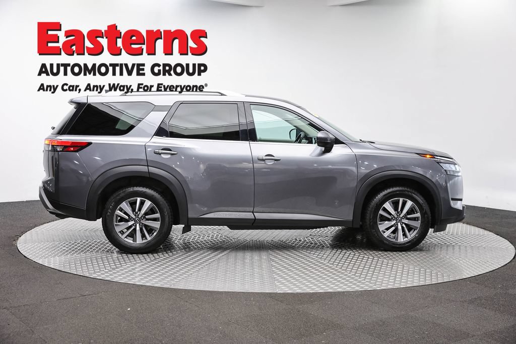 Used 2022 Nissan Pathfinder SL AWD/4WD image 4