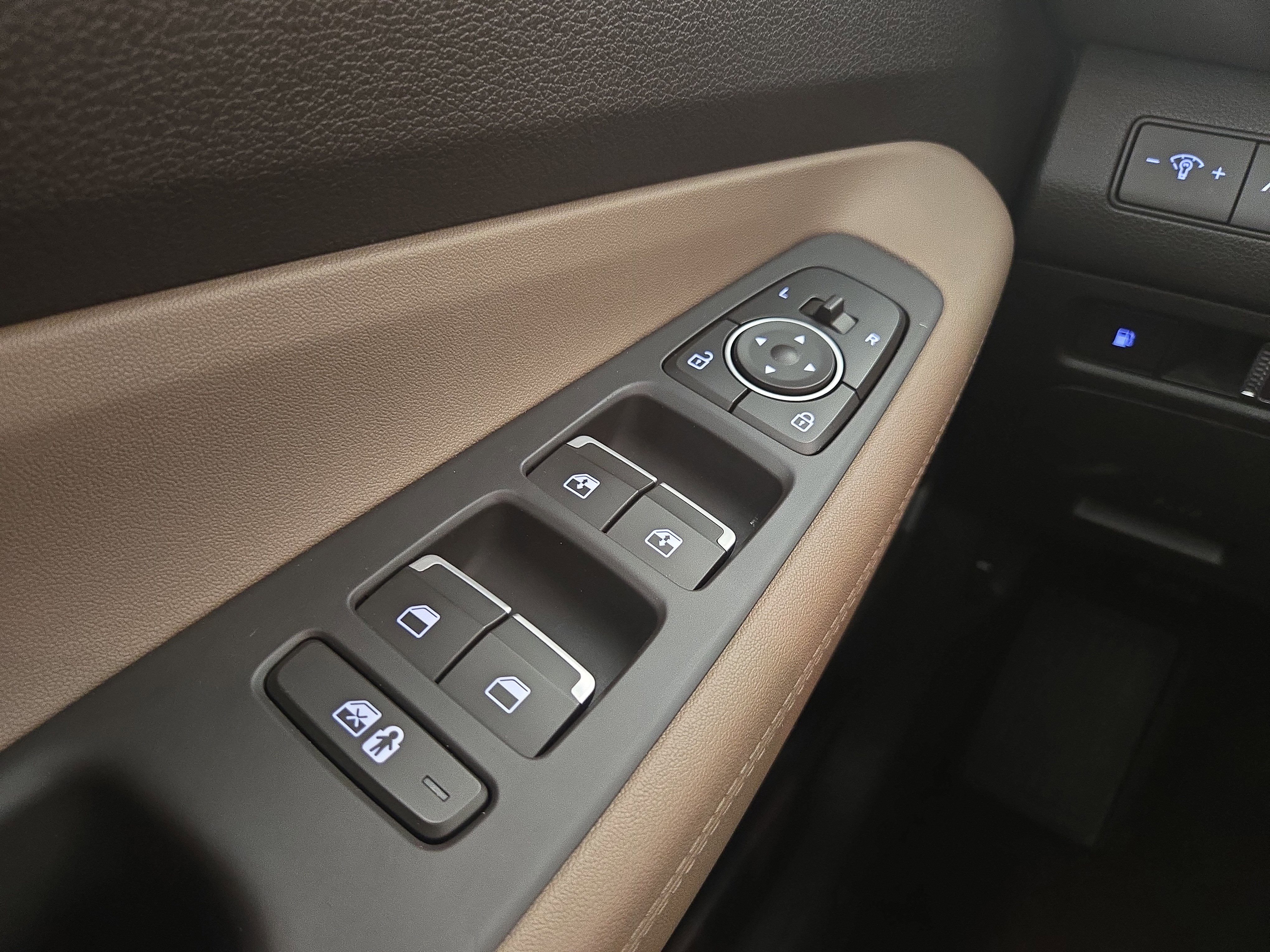 Used 2023 Hyundai Santa Fe SEL Convenience image 32