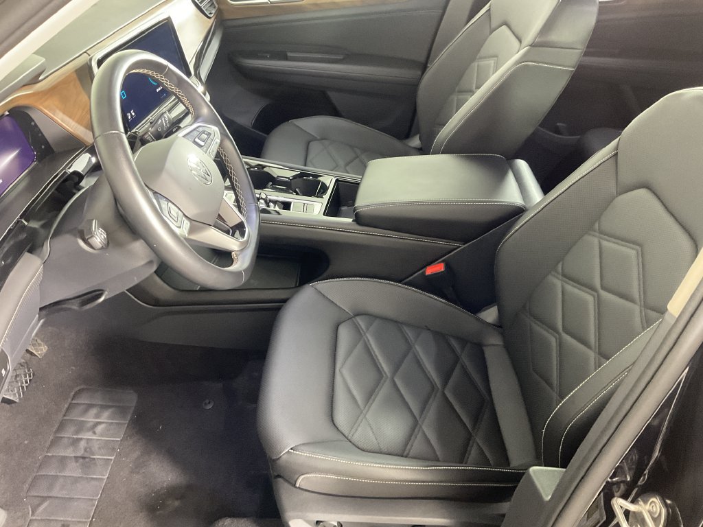 Used 2025 Volkswagen Atlas SE AWD/4WD image 11
